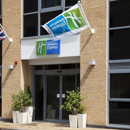Holiday Inn Express London - Watford Junction By Ihg Екстериор снимка