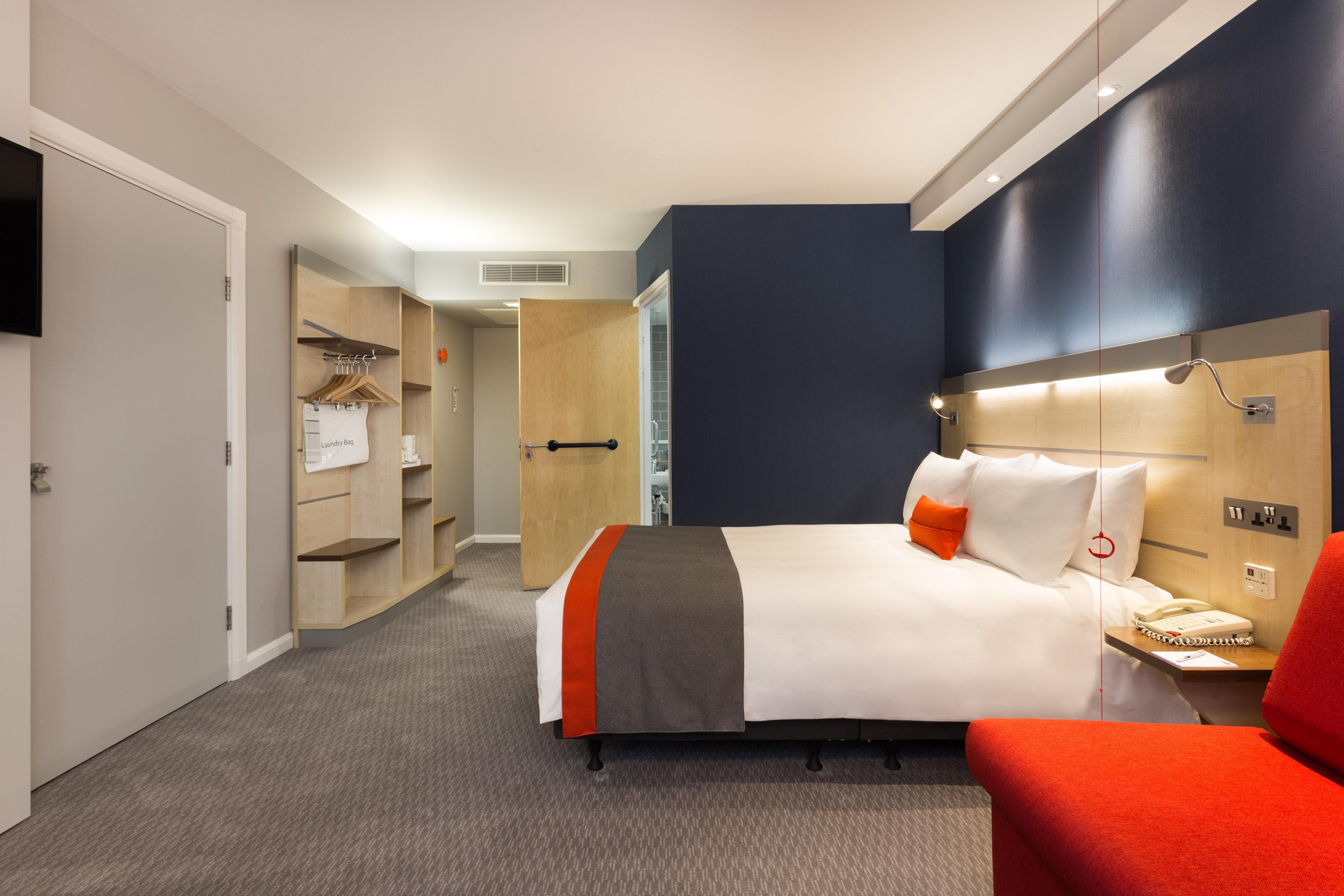 Holiday Inn Express London - Watford Junction By Ihg Стая снимка