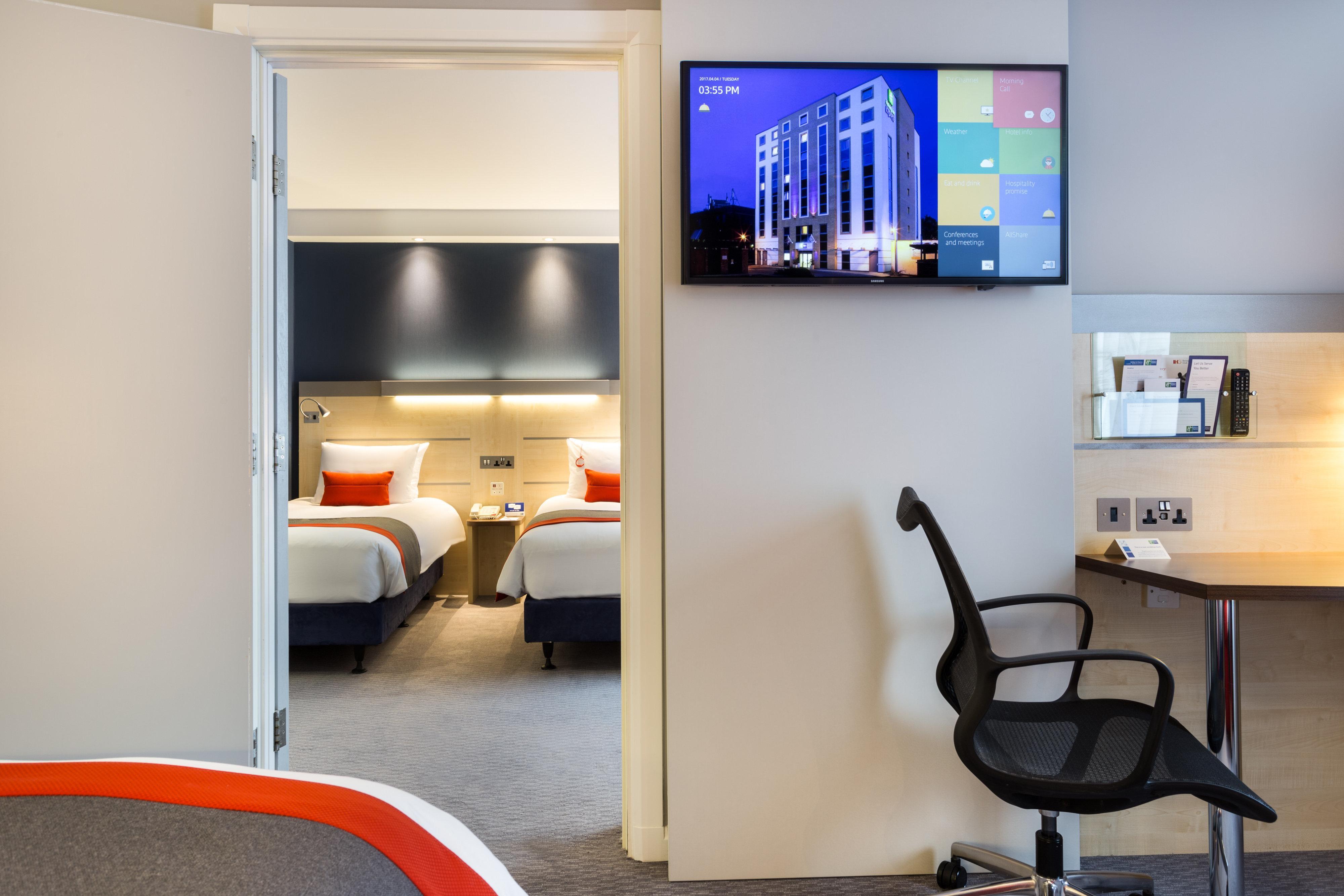 Holiday Inn Express London - Watford Junction By Ihg Стая снимка
