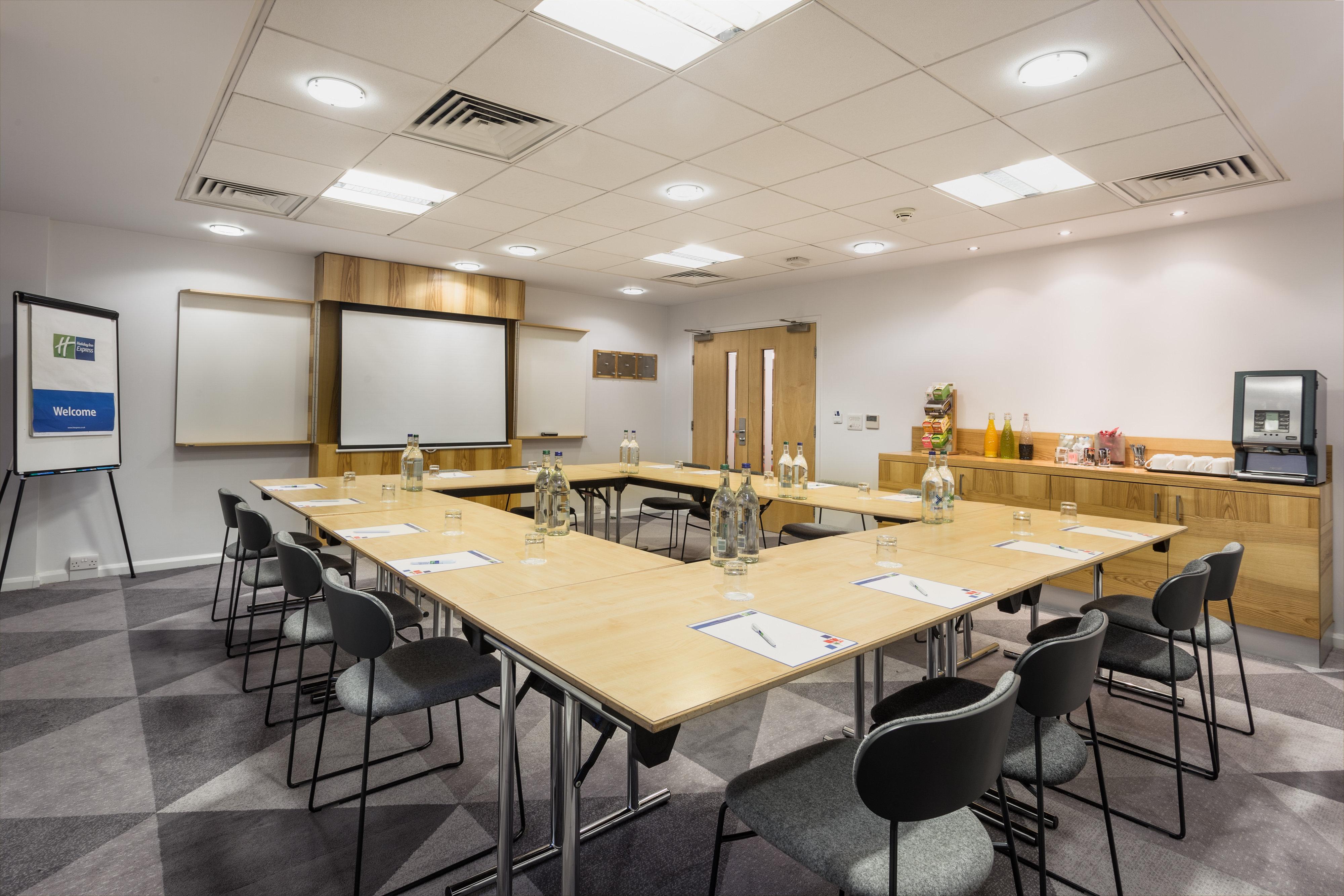 Holiday Inn Express London - Watford Junction By Ihg Екстериор снимка