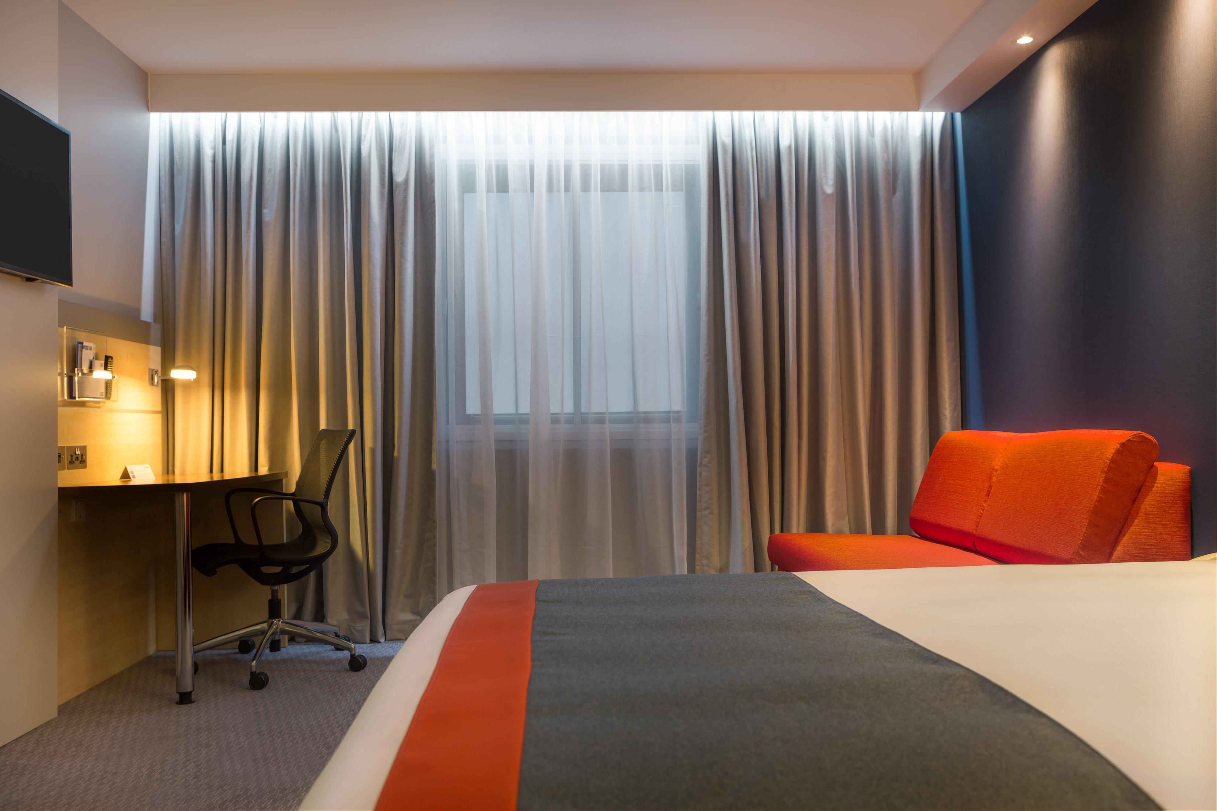 Holiday Inn Express London - Watford Junction By Ihg Стая снимка
