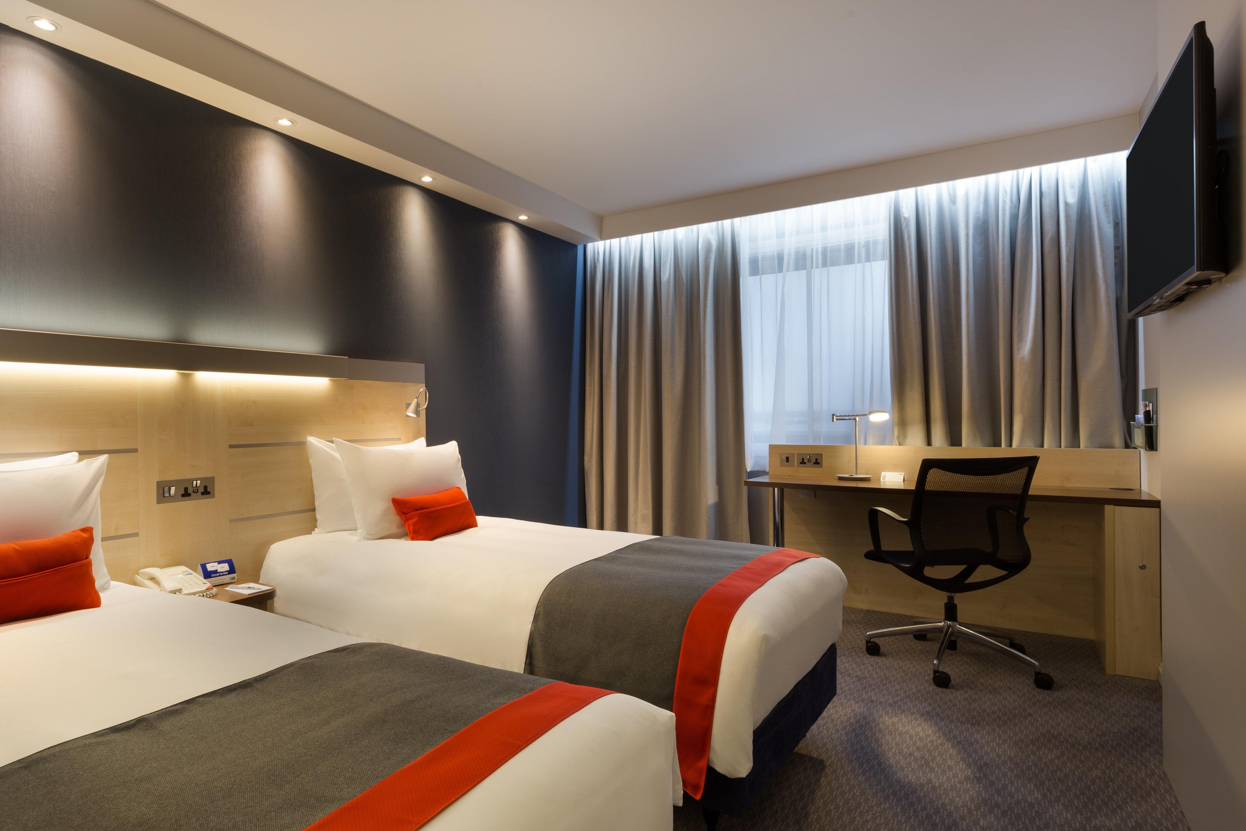 Holiday Inn Express London - Watford Junction By Ihg Стая снимка