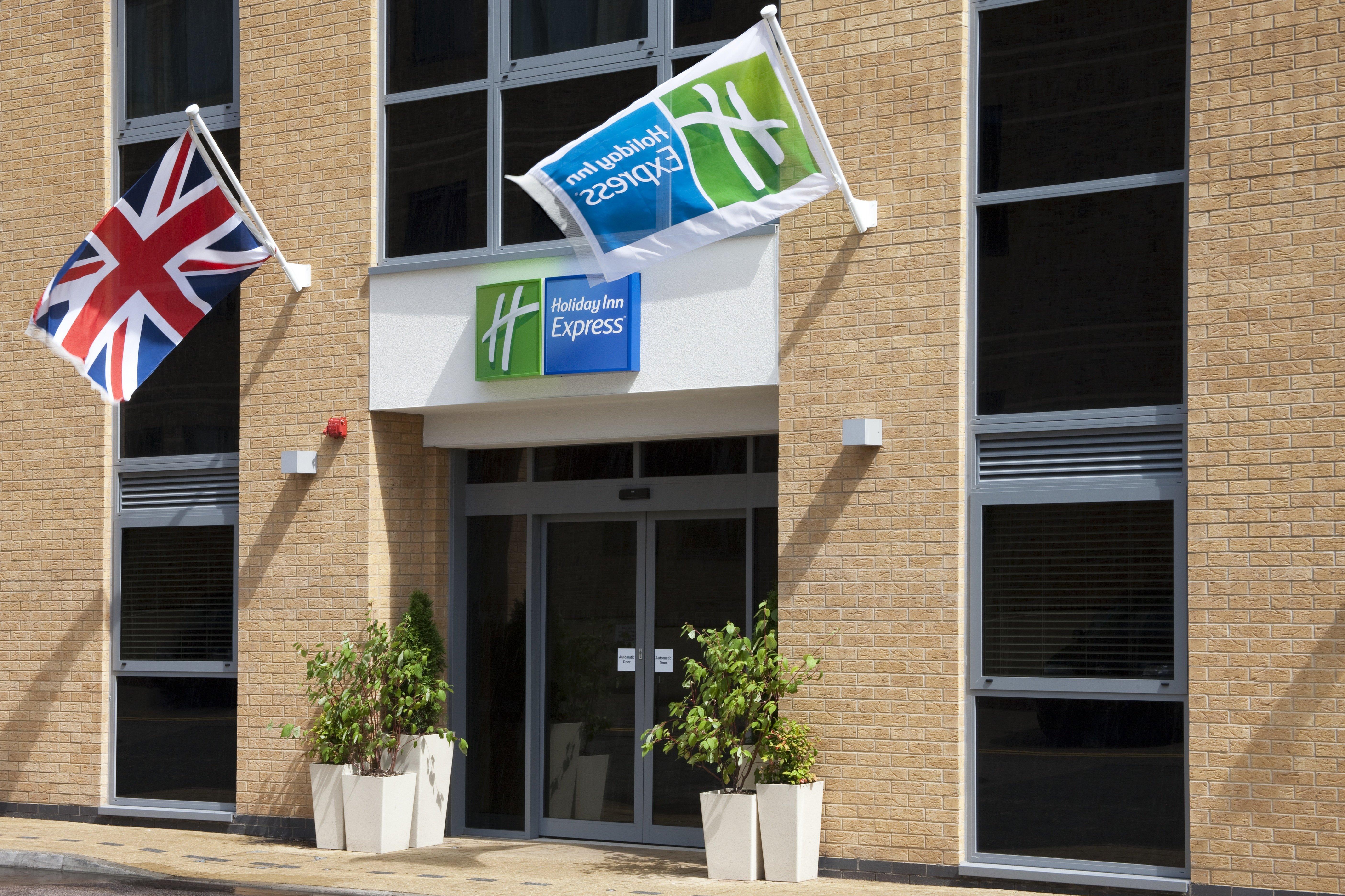 Holiday Inn Express London - Watford Junction By Ihg Екстериор снимка