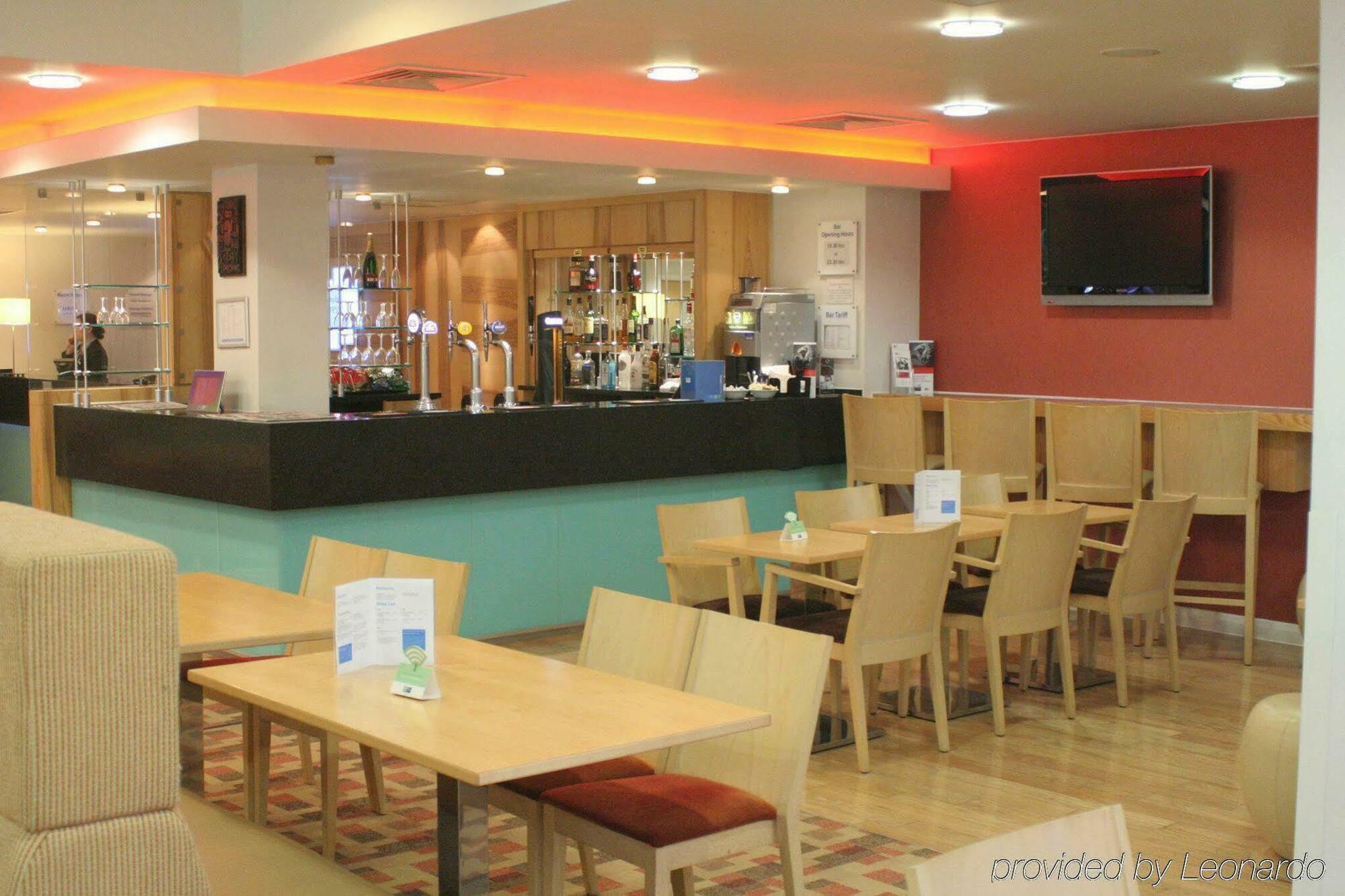 Holiday Inn Express London - Watford Junction By Ihg Екстериор снимка